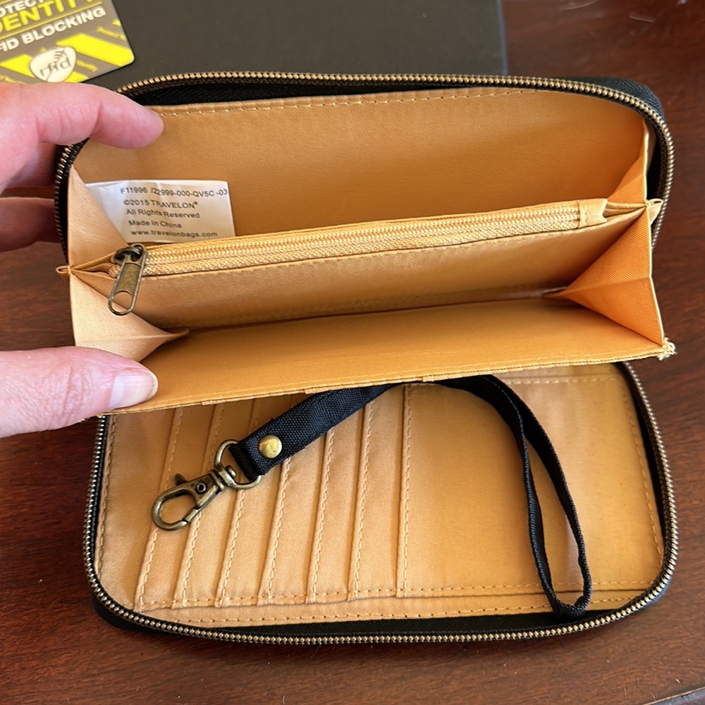 RFID blocking wallet - Picture 3 of 3